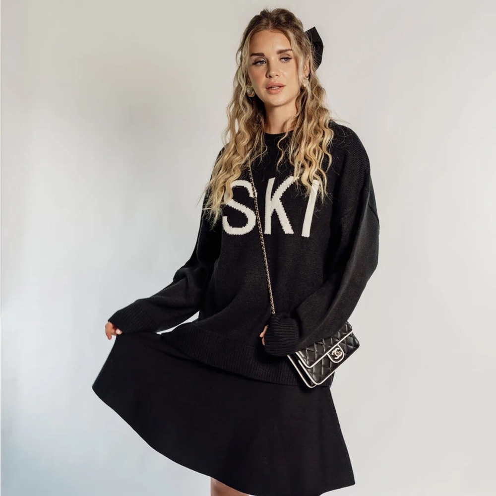 RAVE ON TREND KNIT BLACK CIRCLE SKIRT 
BRAND NEW